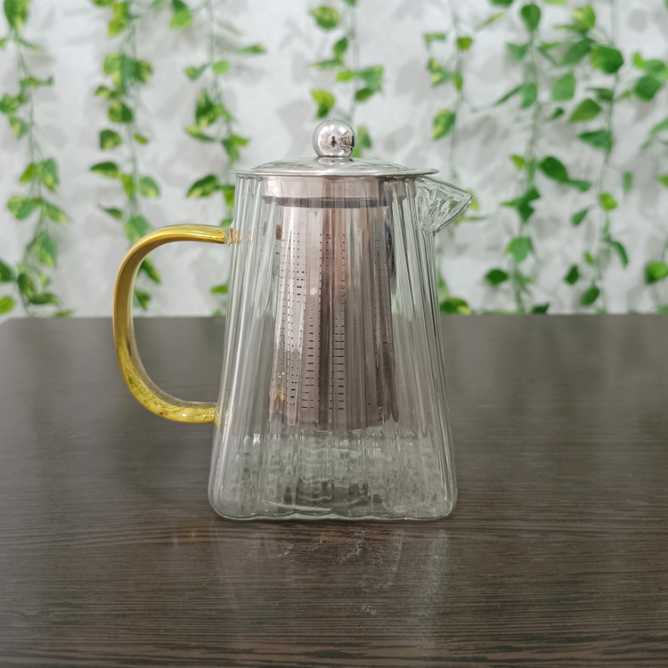 قوری پیرکس پایین مربعی در دو سایز 750 و 950 میلی لیتر Square-bottomed Pyrex Teapot, available in 750 ml and 950 ml sizes.