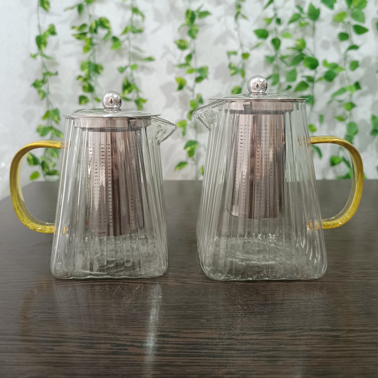قوری پیرکس پایین مربعی در دو سایز 750 و 950 میلی لیتر Square-bottomed Pyrex Teapot, available in 750 ml and 950 ml sizes.