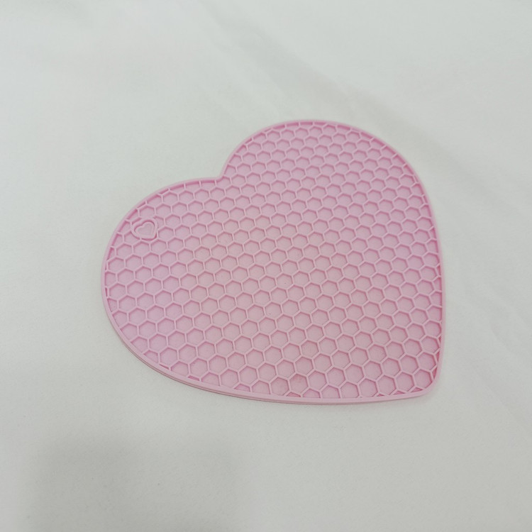زیر قابلمه سیلیکونی طرح قلب Heart‑Shaped Silicone Trivet